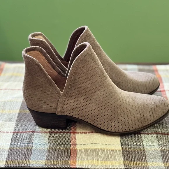 Lucky Brand Textured Taupe Ankle Booties - Picture 2 of 9
